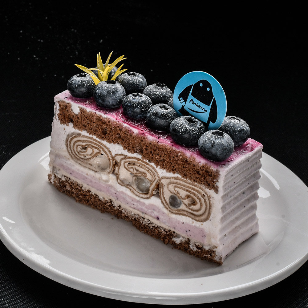 蓝莓可可卷卷奶油蛋糕切片