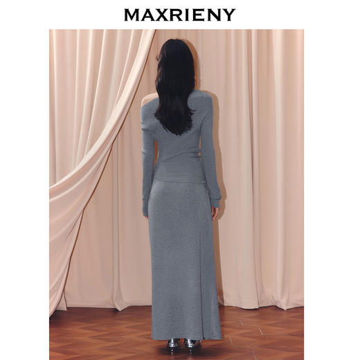 MAXRIENY一字斜领设计套头针织25冬款亲肤软糯肌理感长袖上衣女(货号:MF86SW507) 商品图3
