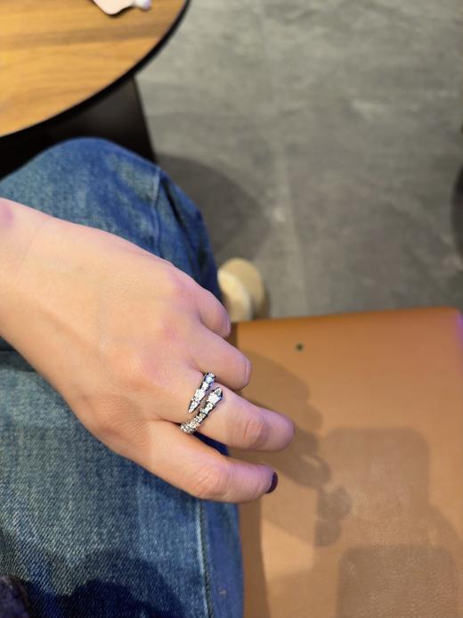 白金色和玫瑰金都超美的蛇头经典满钻款戒指 商品图3