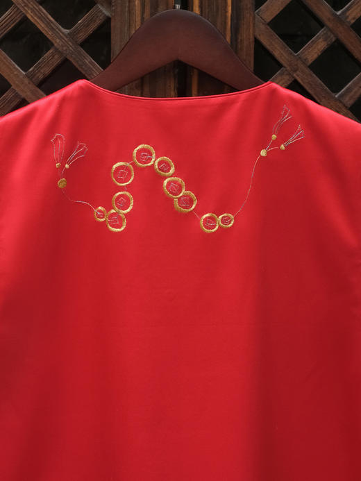 盛唐牡丹大师系列-卢梅红 | 瑞意云间真丝手绣马甲-红色 商品图8