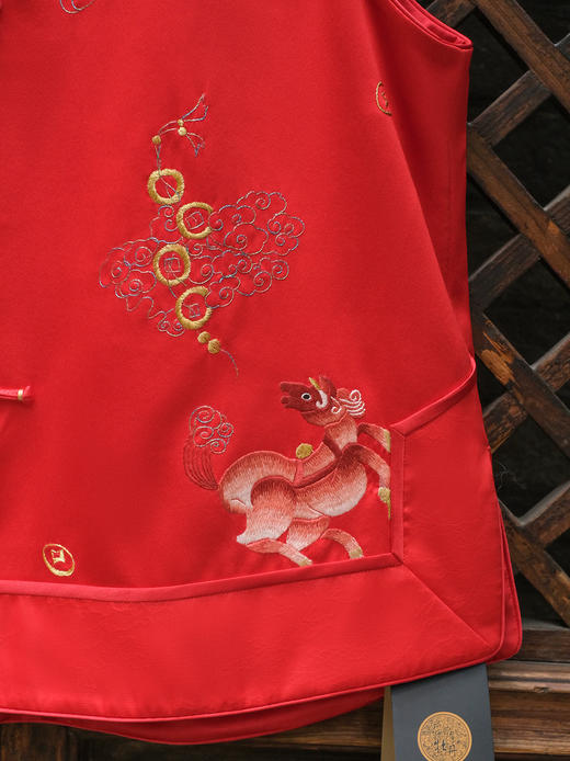 盛唐牡丹大师系列-卢梅红 | 瑞意云间真丝手绣马甲-红色 商品图6