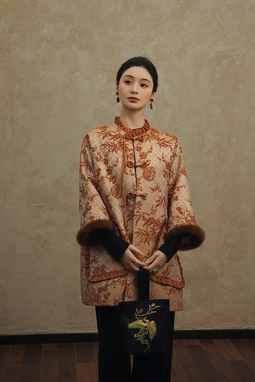 盛唐婧 | 梅竹双清新中式提花绒拼水貂中长款外套 商品图0