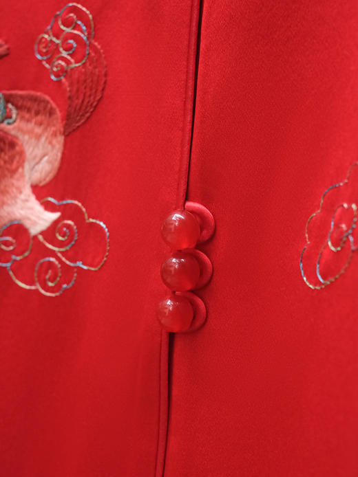 盛唐牡丹大师系列-卢梅红 | 瑞意云间真丝手绣马甲-红色 商品图11