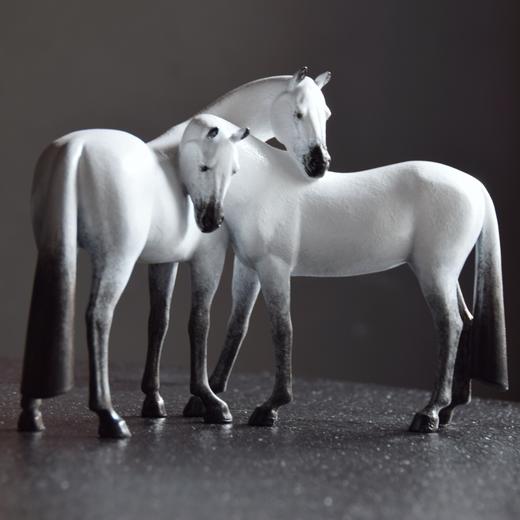 王国强《依-小号》铜雕塑 商品图0