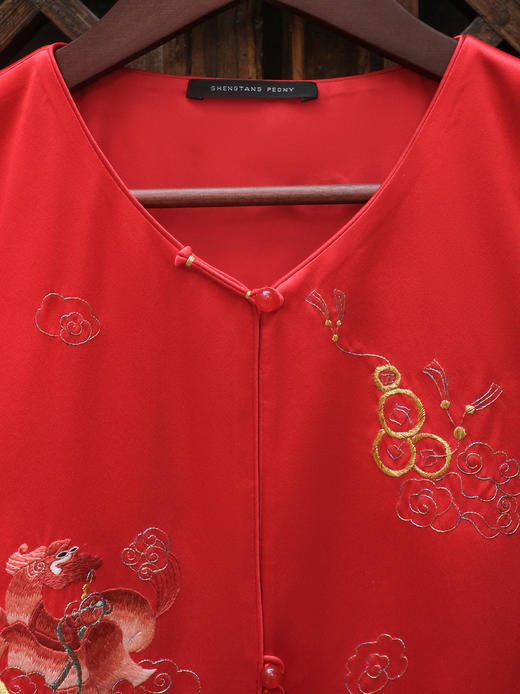 盛唐牡丹大师系列-卢梅红 | 瑞意云间真丝手绣马甲-红色 商品图4