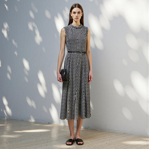 EITIE爱特爱夏季新款修身气质显瘦时尚收腰显瘦无袖连衣裙8107837 商品图4