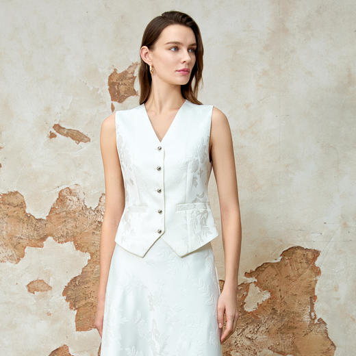 EITIE爱特爱时尚通勤收腰V领显瘦暗纹无袖上衣马甲春季新款8113812 商品图1