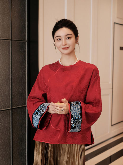 盛唐牡丹盛奢系列| 丝毛宋锦三蓝手推绣挽袖上衣 商品图0