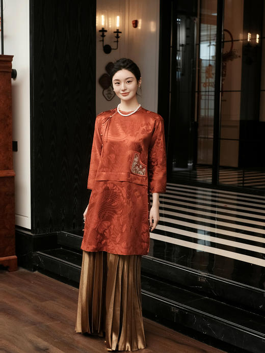下架|东方境X郭培| 彩缎刺绣新中式长衫-红柿色 商品图1