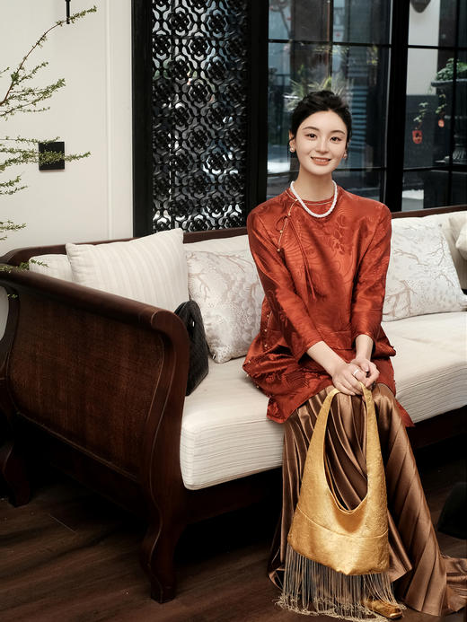 下架|东方境X郭培| 彩缎刺绣新中式长衫-红柿色 商品图2