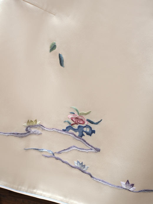 盛唐牡丹大师系列-王小潇 | 重缎真丝手绣对襟马甲(盛唐牡丹与非遗传承人王小潇联名系列) 商品图8