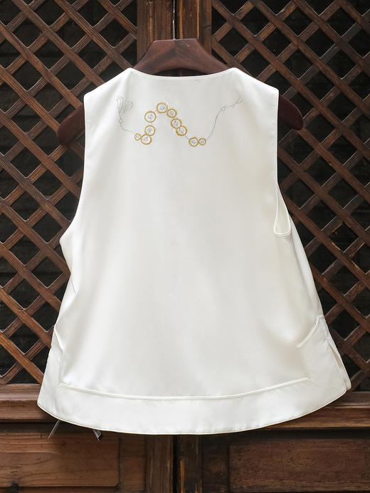 盛唐牡丹大师系列-卢梅红 | 瑞意云间真丝手绣马甲-白色 商品图9