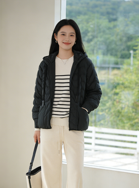 现货 臣禾【90白鸭绒】	连帽拉链绗缝羽绒服 JZ244070852