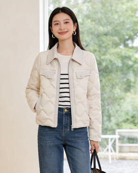 现货 臣禾	【香草白鹅绒服】翻领短款【90白鹅绒】拼接羽绒服	JZ254070575