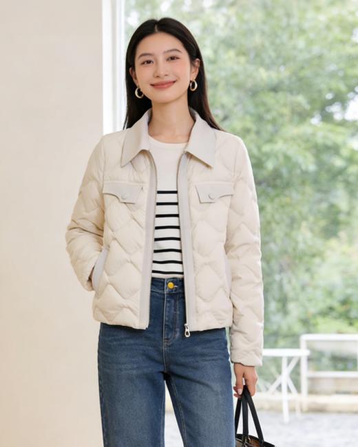 现货 臣禾	【香草白鹅绒服】翻领短款【90白鹅绒】拼接羽绒服	JZ254070575 商品图0