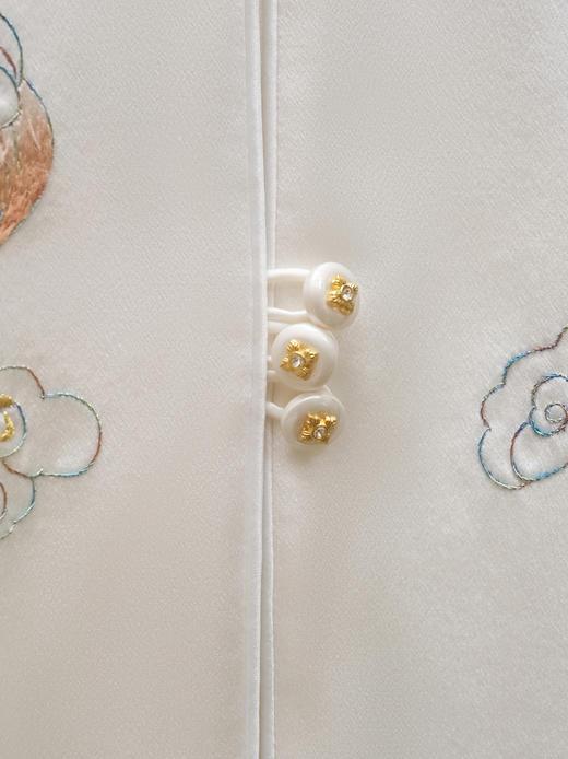 盛唐牡丹大师系列-卢梅红 | 瑞意云间真丝手绣马甲-白色 商品图7