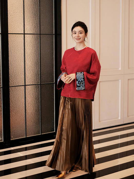 盛唐牡丹盛奢系列| 丝毛宋锦三蓝手推绣挽袖上衣 商品图2