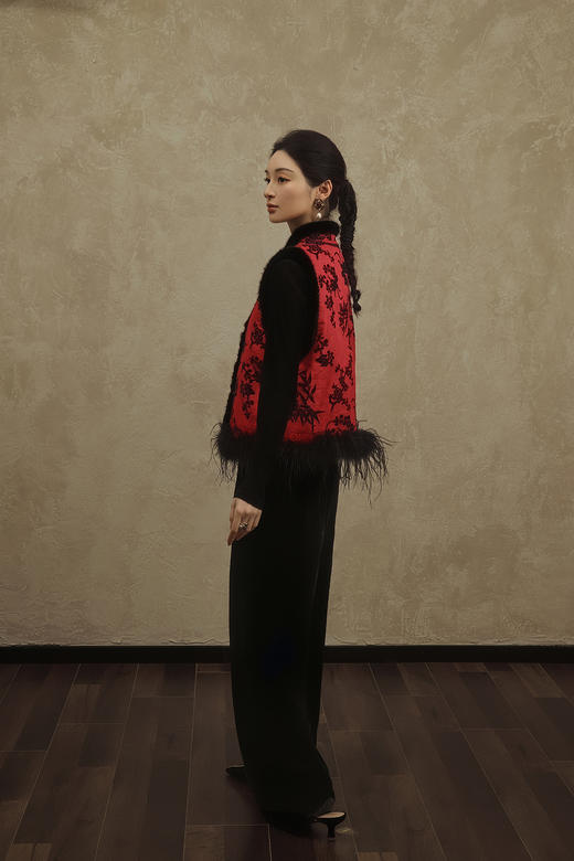 盛唐婧 | 赤运玄裳新中式提花绒拼水貂驼鸟毛马甲 商品图4