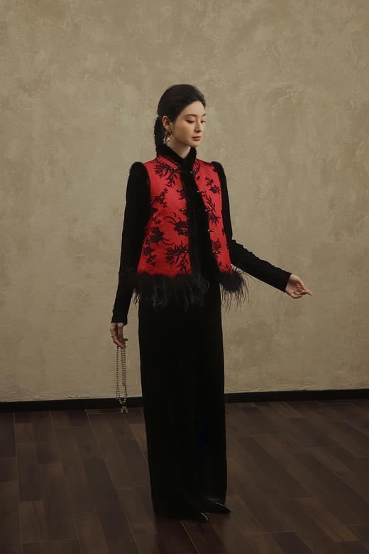 盛唐婧 | 赤运玄裳新中式提花绒拼水貂驼鸟毛马甲 商品图2