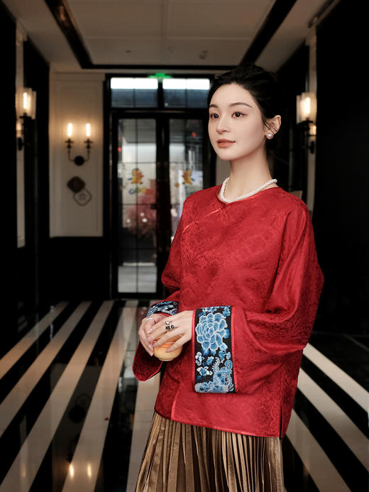 盛唐牡丹盛奢系列| 丝毛宋锦三蓝手推绣挽袖上衣 商品图1