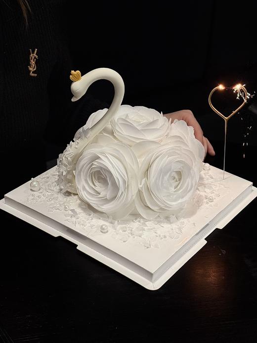 网红天鹅款蛋糕（6寸）送不锈钢餐盘 商品图3