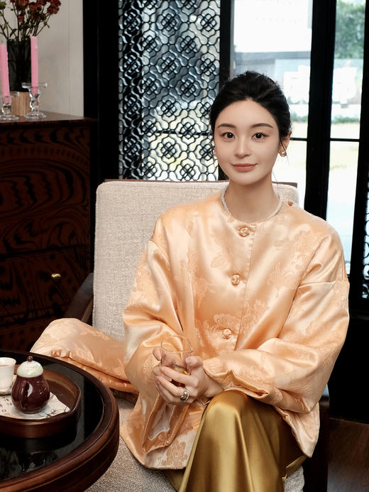 盛唐牡丹|玉色冠乐绉蝶恋花棉服 (配围巾) 商品图2