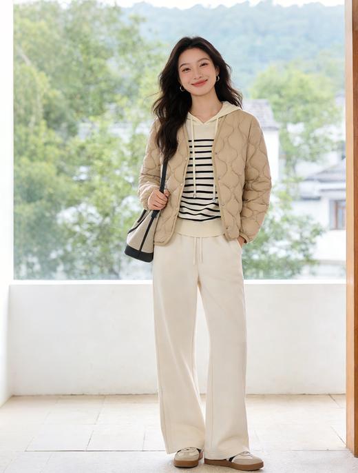 现货 臣禾	菱格纹云朵羽绒服	JZ244070452 商品图12