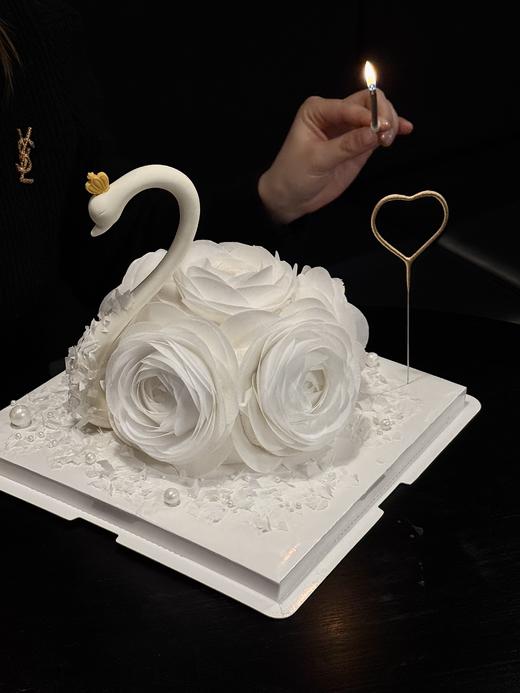 网红天鹅款蛋糕（6寸）送不锈钢餐盘 商品图4