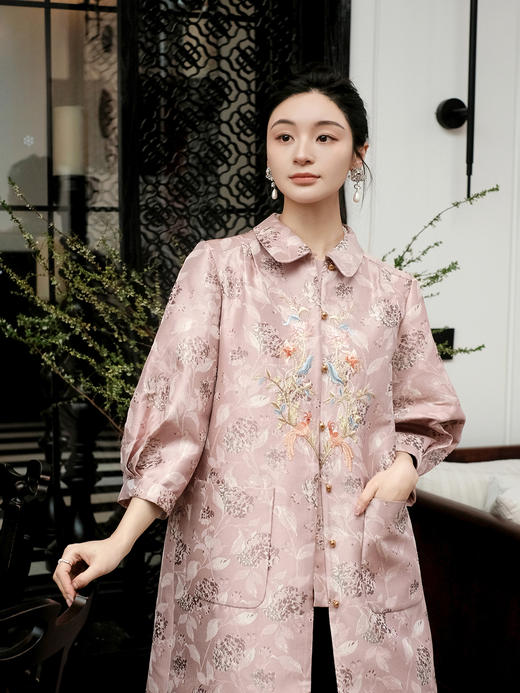 东方境X郭培| 凤栖梧提花刺绣风衣-红梅粉 商品图0