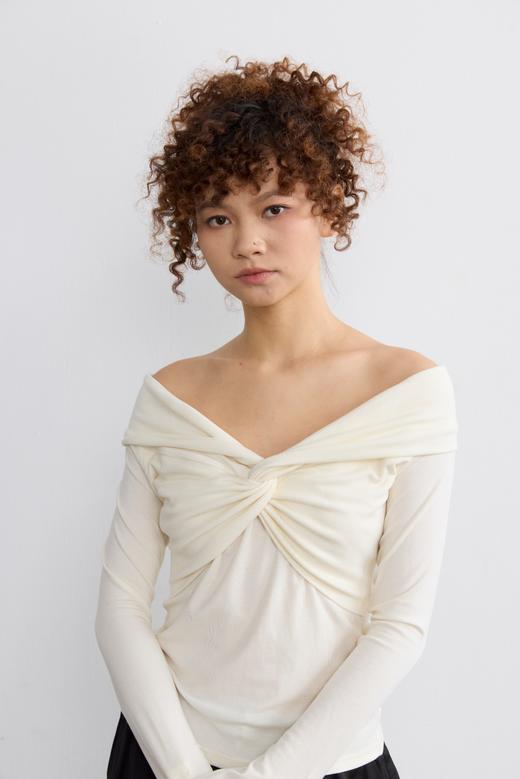 软糯纽结多穿一字肩打底T恤 商品图1