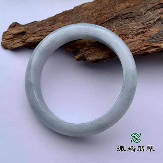 派瑞翡翠 翡翠手镯 糯种 浅绿色 商品图2