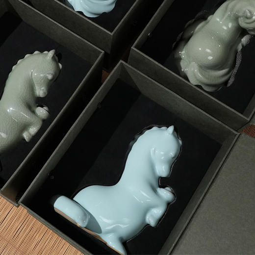 嘉德文创｜限量版招财/卧云驹-汝瓷雕塑摆件 商品图1