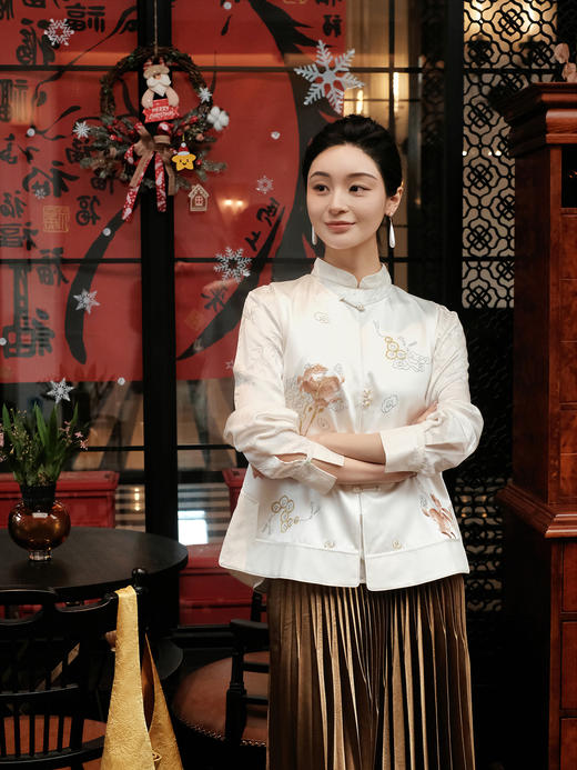 盛唐牡丹大师系列-卢梅红 | 瑞意云间真丝手绣马甲-白色 商品图1