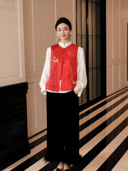 盛唐牡丹大师系列-卢梅红 | 瑞意云间真丝手绣马甲-红色 商品图3