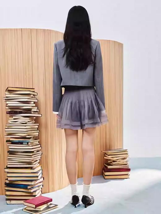 玛克门店发货：【商场同款-小雏菊系列】MAXRIENY都市箱型西装女雏菊绣花短外套MC86JA010 商品图2