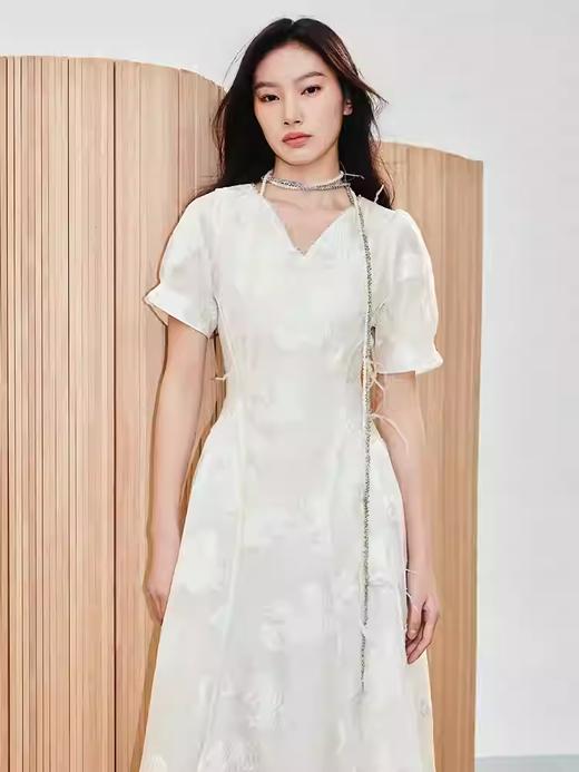 肌理感提花连衣裙收腰长小白裙MU86DR015A11 商品图2