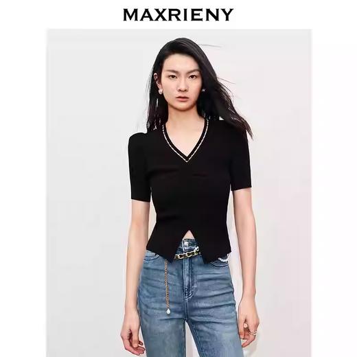 玛克门店发货：MAXRIENY优雅复古感V领抽褶复古珍珠边毛衫货号：MC85SW301 商品图1