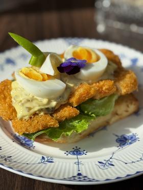 炸龙利鱼配热狗酱开脸三明治  Fried Sole Fillet Sandwich with Remoulade Sauce