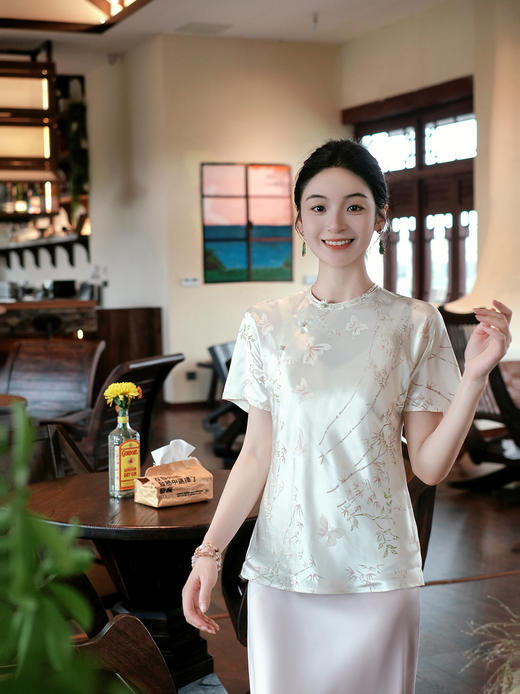盛唐牡丹| 文竹戏蝶真丝提花斜裁短袖 商品图0