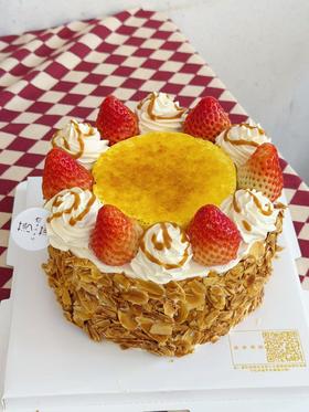 草莓杏仁烤布蕾（下单现做，根据排单2-3小时左右）