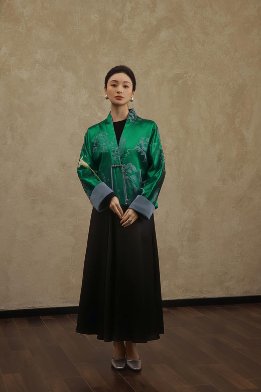 盛唐婧 | 轻奢时尚新中式老缎交领宽松外套-绿色 商品图3