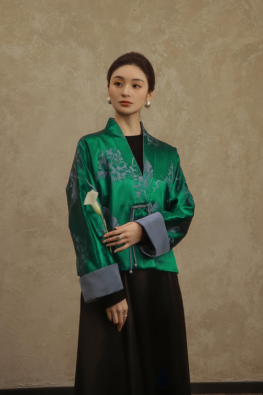 盛唐婧 | 轻奢时尚新中式老缎交领宽松外套-绿色 商品图0