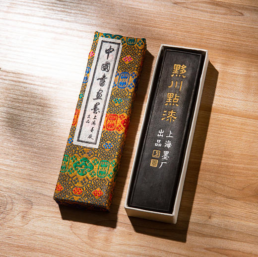 80年代初上海墨厂制“黟川點漆”松烟老墨(二两，一锭) 商品图0