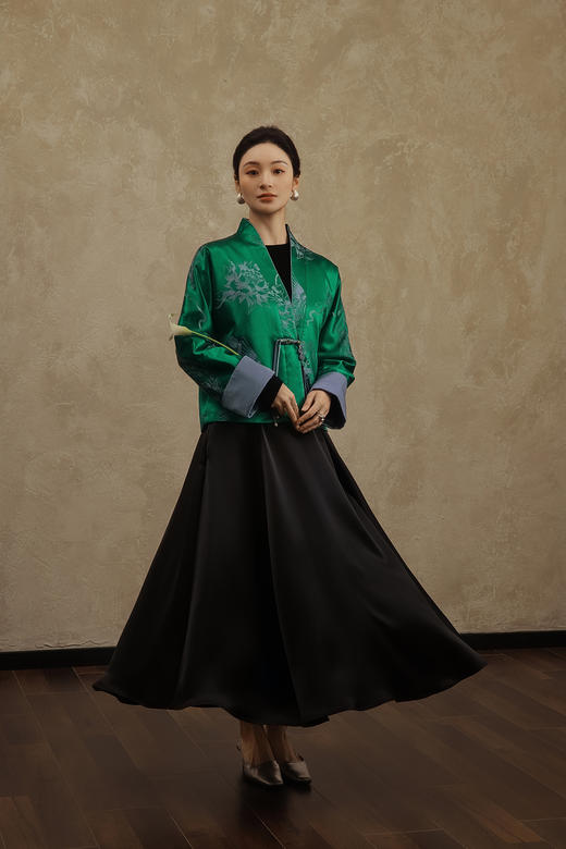 盛唐婧 | 轻奢时尚新中式老缎交领宽松外套-绿色 商品图2