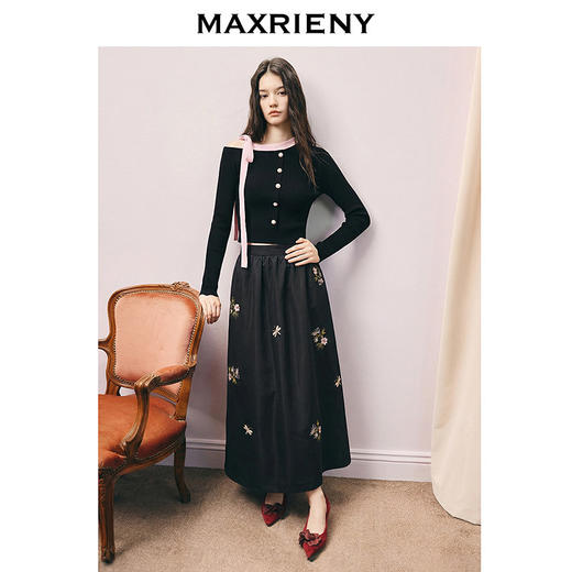 玛克门店发货MAXRIENY复古优雅感绣花a型伞摆半裙26春款暗底繁花穿搭中长裙(货号:MF86SK758) 商品图1
