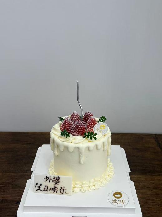 淋面草莓纯白色小小蛋糕 商品图0