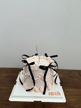 复古黑丝带粉色小蛋糕