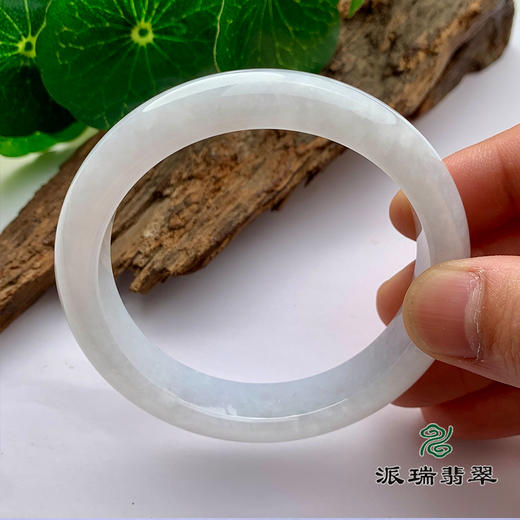 派瑞翡翠 翡翠手镯 糯种 浅绿色 商品图3
