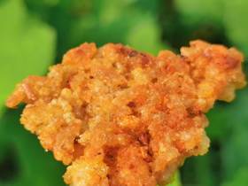 【预售，一周内发货】淮扬菜饭锅巴 这是一种淮安当地美食，原料为：一号大米、农村土黑猪咸肉、自种黑乌青菜、植物油、葱姜、盐