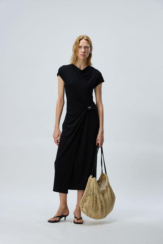 立体褶皱连衣裙 商品图0